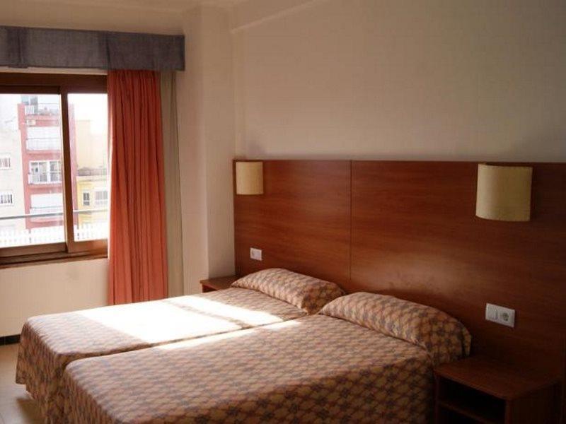 Hotel Checkin Montpalau Пинеда-де-Мар Экстерьер фото