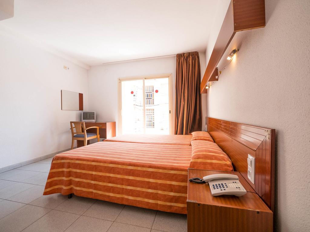 Hotel Checkin Montpalau Пинеда-де-Мар Экстерьер фото